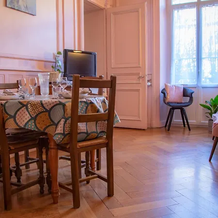 Plein Centre, 42m Au Calme Avec Balcon Et Wifi * Aix-les-Bains